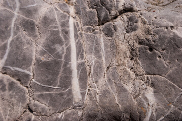 Smooth natural stone with unique light-veined cracks