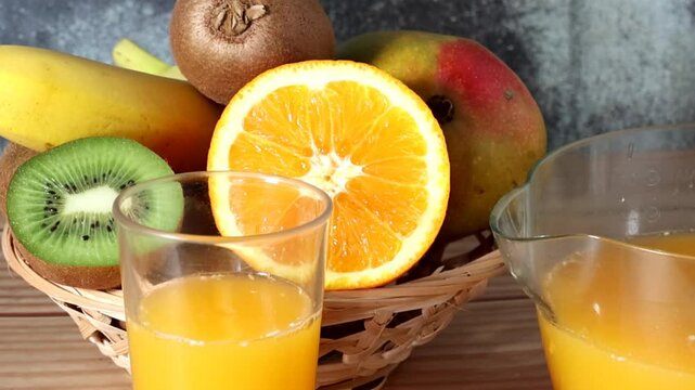 bodegon  frutas ricas en vitaminas c alejandose