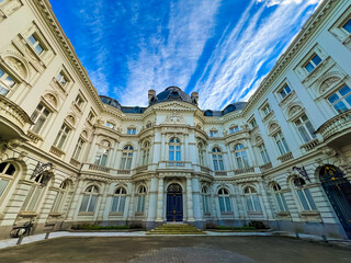 Fototapeta premium Imposing white government building with columns and a grand entrance
