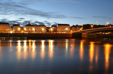 Nantes - Pont Anne de Bretagne
Vue du clocher de l'église Notre-Dame de Bon-Port