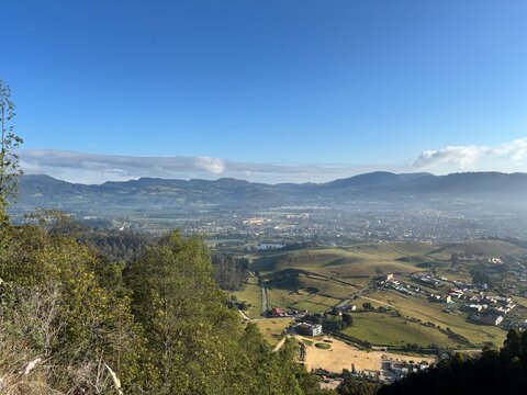 vista de pueblo y aldeas hermosa en la ma&ntilde;ana