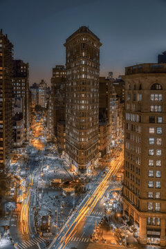Aerial Version of the Flatiron Building on 5th Avenue in New York in the evening, showing lots of aktivity on the ground