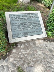 Placa que conmemora un hecho hist&oacute;rico.