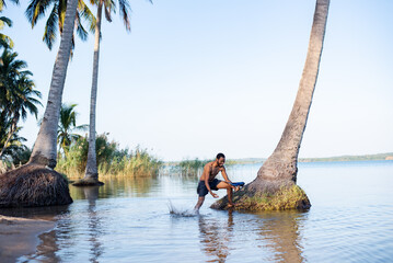 Banho no lago © Adelium