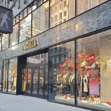 Aritzia flagship store, 5th Ave., Rockefeller Center, New York, NY, USA.  Aritzia is an innovative women's fashion retailer. Photo by Artist Nadia Russ.