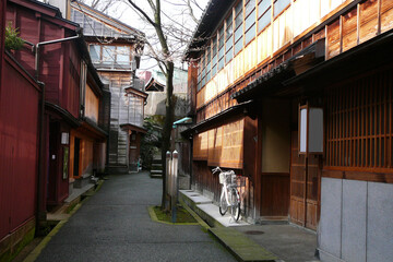 Obraz premium 日本 主計（かずえ）町茶屋街のレトロな町並み／石川県金沢市