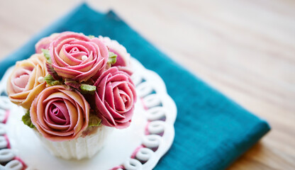 cupcake with pink rose, Rice cake