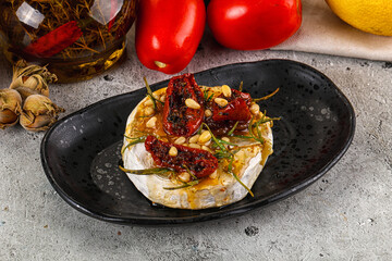 Baked camembert cheese with honey