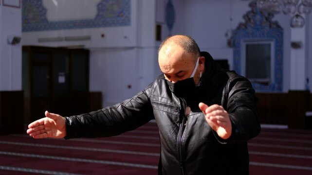 Man Who Worshiped the Masked Mosque