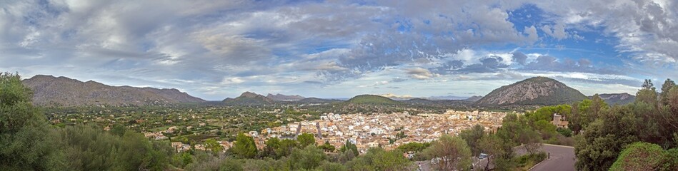 Fototapeta premium View over Pollenca from surrounding hills