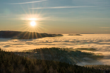 Blick zur Hornisgrinde bei Inversion im Nordschwarzwald
