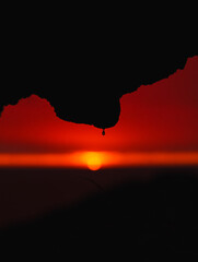 Gota de agua cayendo en el amanecer