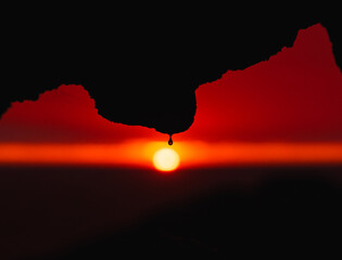 Gota de agua cayendo en el amanecer