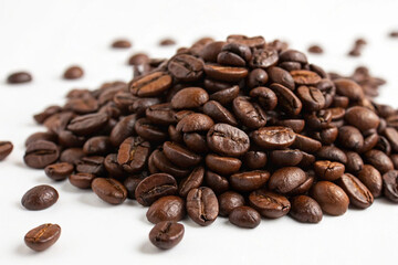 Naklejka premium Pile of coffee beans Isolated on White Background