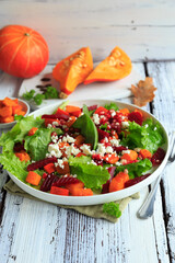 Salat mit geröstetem Kürbis und Feta