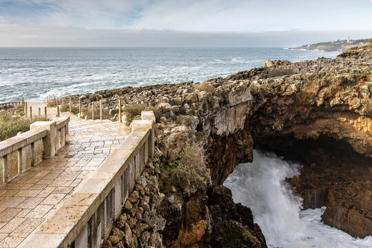 Die Felsen von Boca do Inferno in Cascais bei Lissabon in Portugal