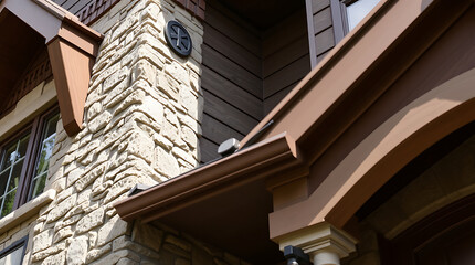 Obraz premium Modern Stone and Wood House Exterior: Architectural Design and Construction Details