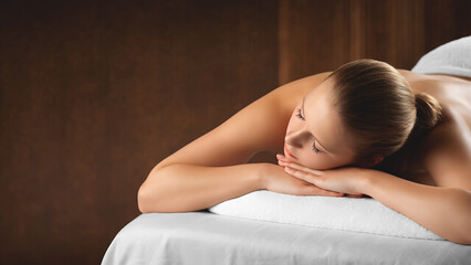 Naklejka premium Massage on massage parlor background with space for text