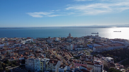 lisboa vista de drone, portugal, rio tejo, casas