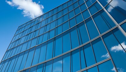 Obraz premium Modern Glass Facade: Blue Sky Reflection in Architectural Design