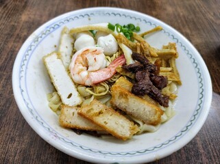 seafood and pork noodles