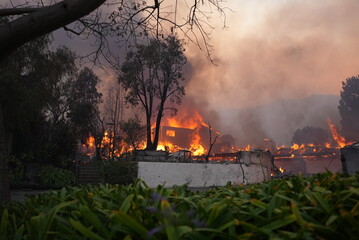 Close up of home burning to the ground in the Palisades fire