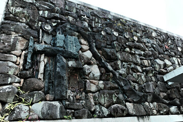 長崎にある和洋が融合した教会の石の壁