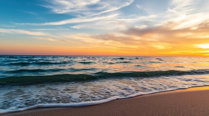 Obraz premium Beach sunset with dramatic clouds reflecting on the calm ocean waves