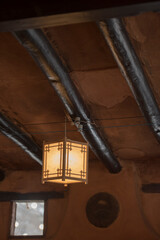 전등갓이 있는 실내