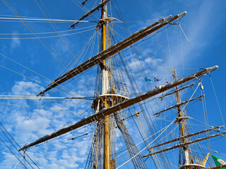 Fototapeta premium Ropes stretched across the masts of an old ship