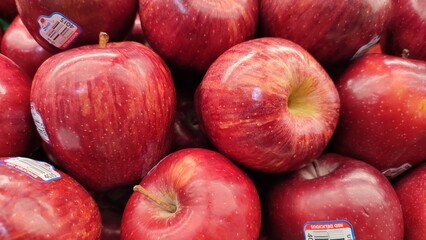 red apples in the markets
