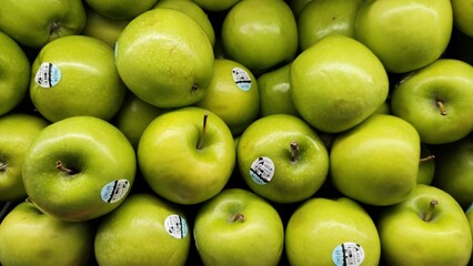 green apples in the market