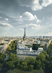 Fototapeta premium Paris Skyline with Eiffel Tower on a Sunny Day
