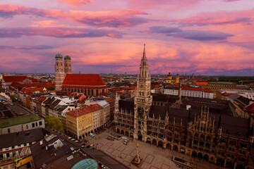 Obraz premium The view of landmark in munich with The New Town Hall at Marienplatz Square in Munich, Bavaria, Germany.