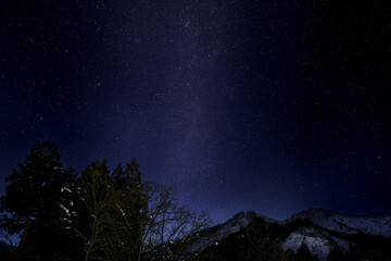 Naklejka premium 天の川が輝く冬の星空 