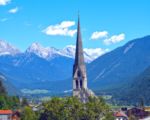 Katholische Pfarrkirche Mariä Himmelfahrt in Imst, Tirol (Österreich)