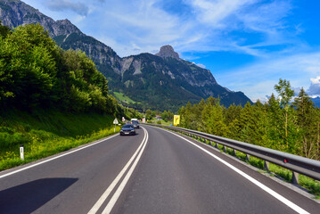 Arlberger Schnellstraße S16 in Vorarlberg/Österreich (Richtung Arlberg)