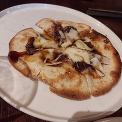 おしゃれなカフェのピザ