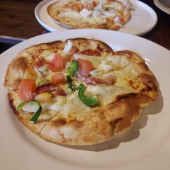 おしゃれなカフェのピザ