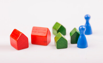 Holzhäuschen als Symbolfoto für Immobilien