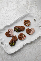 バレンタイン　絞り出しクッキー　チョコレートのトッピング