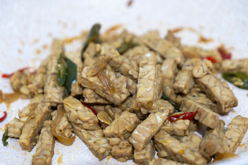 cooking tempe or tempeh in the pan