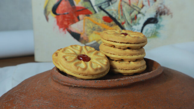 slai olai, a round snack containing strawberry-flavored slai