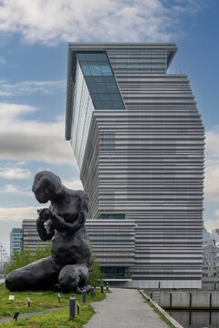Oslo, Norway-22 September 2024; Statue Moren (The Mother) by artist Tracey Emin with in background the modern The Munch Museum dedicated to the life and works of Edvard Munch 