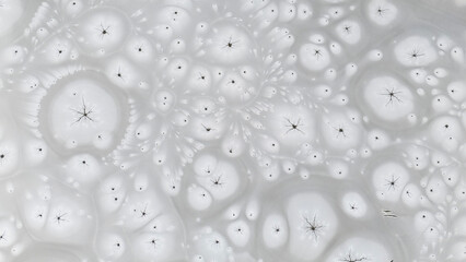 Zamarznięta tafla jeziora, wzory stworzone przez naturę, Frozen lake surface, patterns created by nature © Michal Przystas