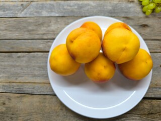 Peaches on a plate top view. high quality photos