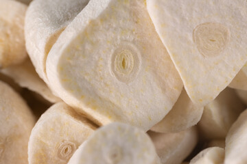 Close-up of freeze-dried garlic slices showcasing their white, crisp texture. Ideal for cooking, seasoning, or as a lightweight, preserved ingredient.