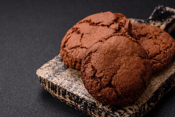 Sweet round crispy chocolate chip cookies