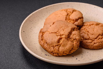 Sweet round crispy lemon cookies