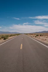 Fototapete along the desert highway, nevada, usa © notglossymatt